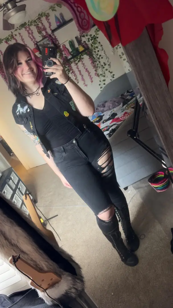 6ft Goddess Seeks Brave Souls: Tall, Fine, & Ready for Fun [f]