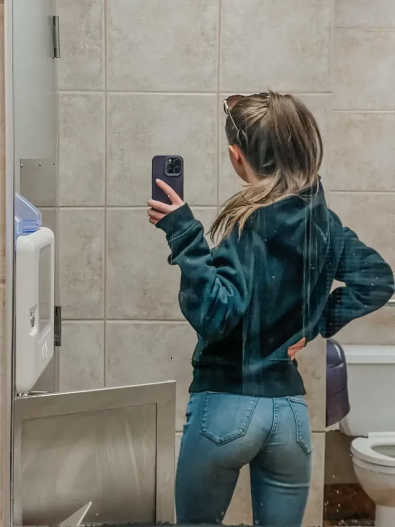 A&F Jeans & That Perfect Ass: Kneel Before Me, Baby!
