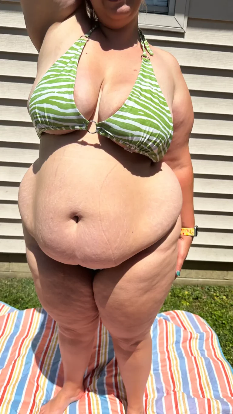 Ain't Got No Panties On: My Gorgeous Body and the Lovely Water!