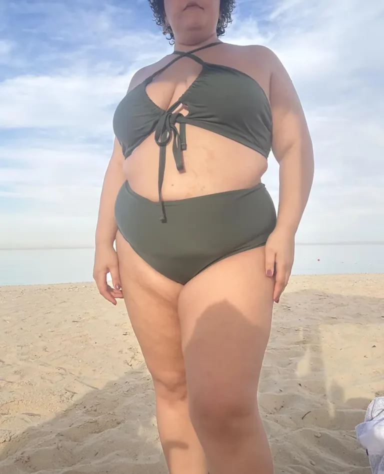 Beach Babe's Hot Reveal: Come Get a Peak!