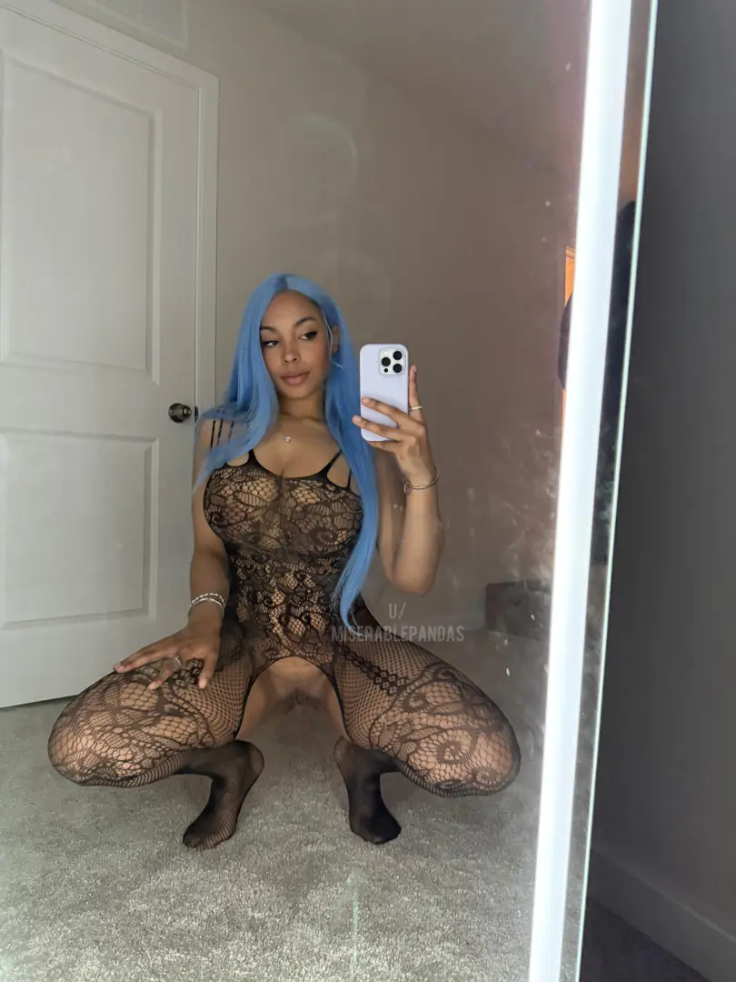 Blue Hair & That Hot AF Body: Yes, Please!