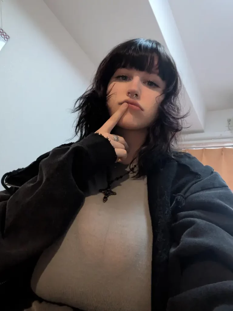 Brunette Bombshell: Bubbling Personality & Boobis! Sheeesh!