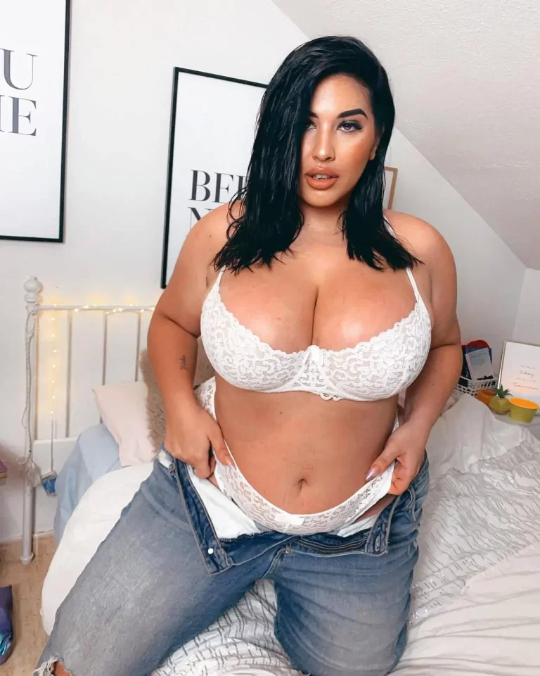 Brunette Bombshell Unleashed: Jean Shorts, Breasts, and Assets That Demand Attention