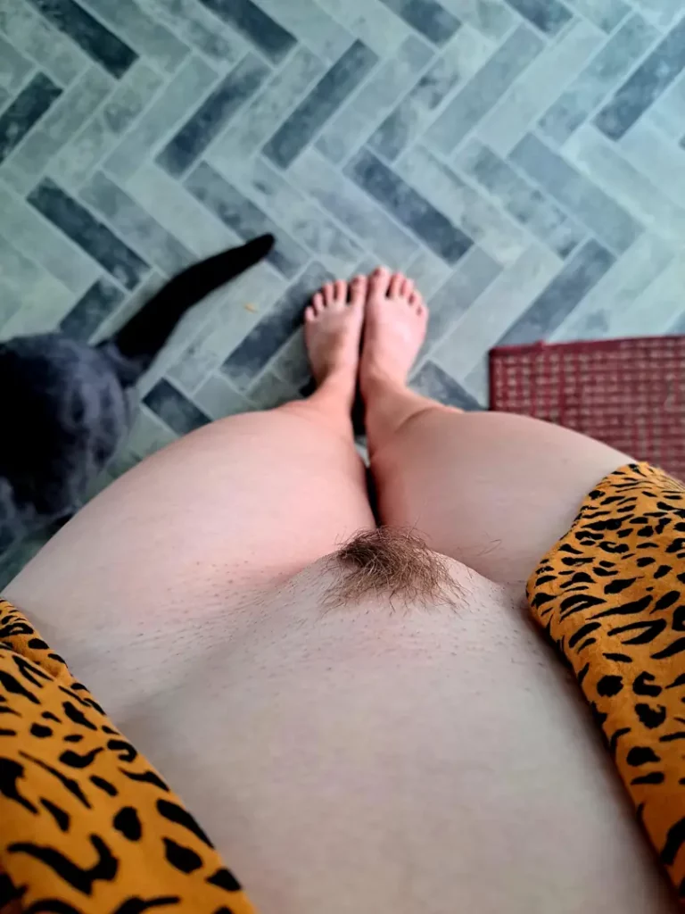 Bushy Beauty & Landing Strip Tease 🔥😈