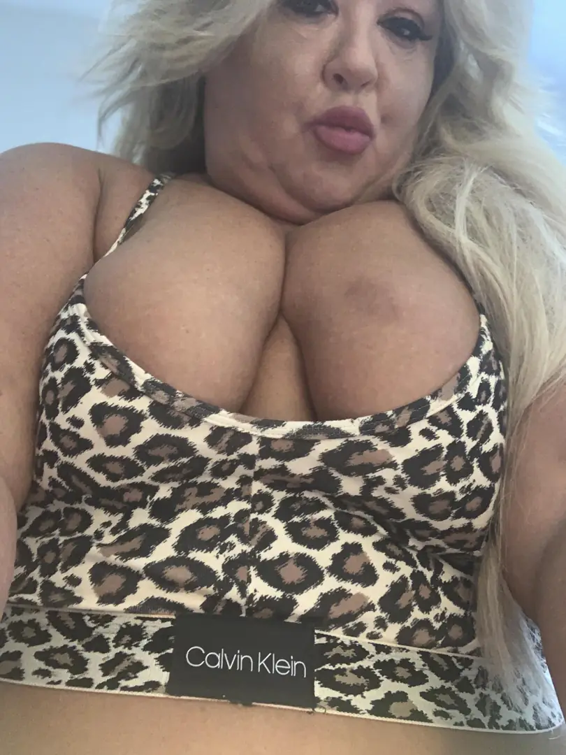 Cheetah’s Curves: Big Ass & Wet Dreams!