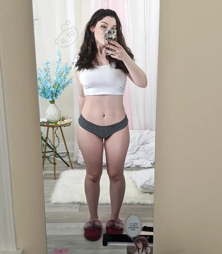 Comfy & Sexy: Onee-san Vibes & Sweet Legs 🔥 Wanna Relax With Me?
