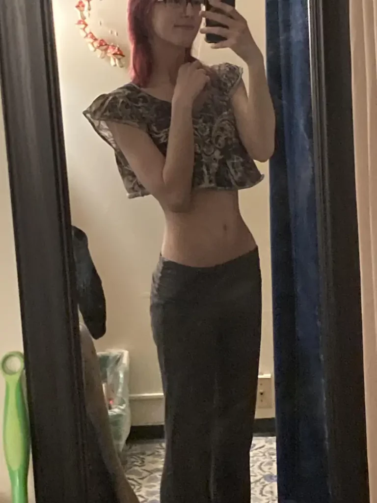Curves Tonight: Feeling Myself in This Outfit. DM me.