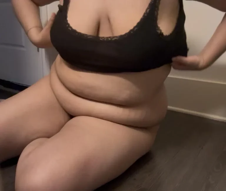 Curvy Body Undressed: Mouthwatering Curves & Aching Cocks