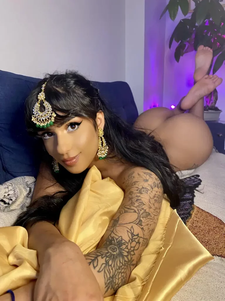 Damn! Gorgeous Beauty's Outrageous Ass is Very Promising
