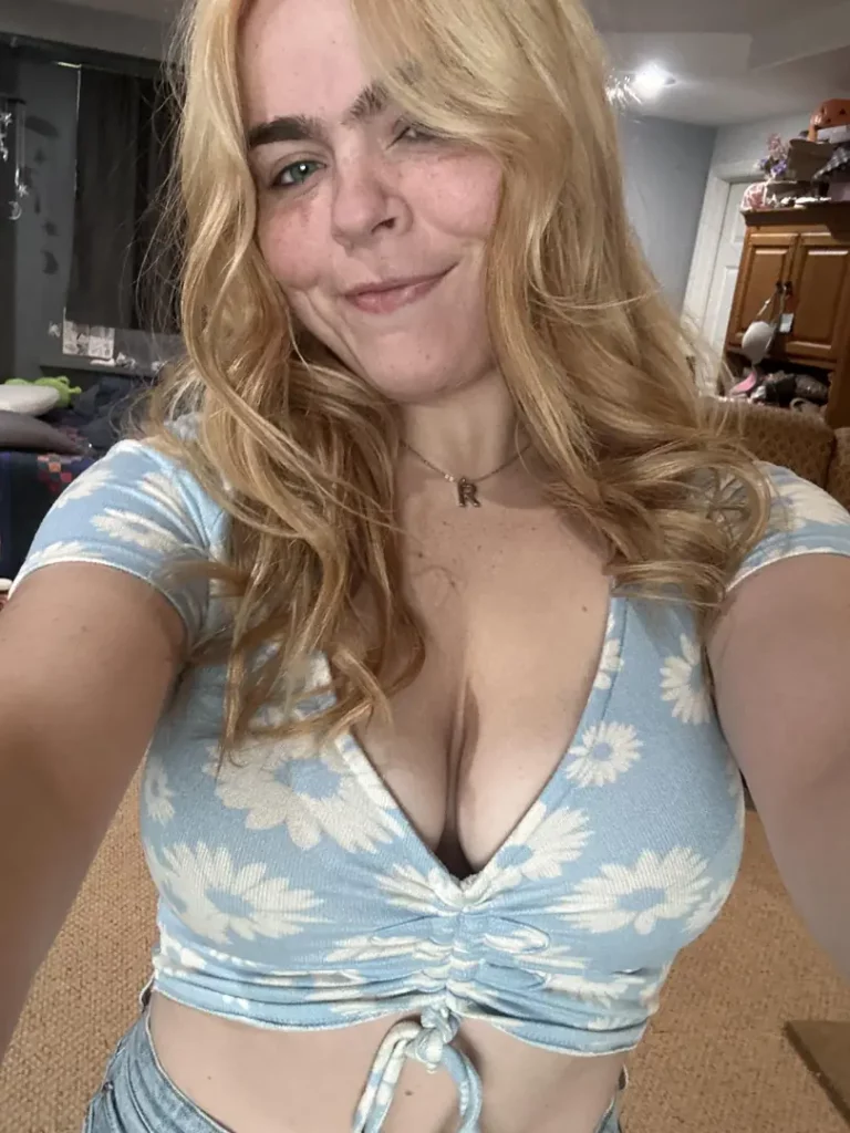 Damn, This Sexy Beauty Is Ready To Get Hot