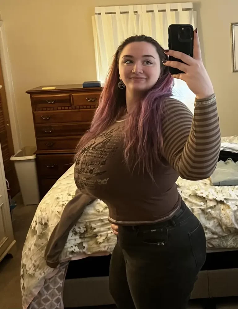 Ethereally Stunning & Boobilicious: This Stacked Goddess is Pure Fire