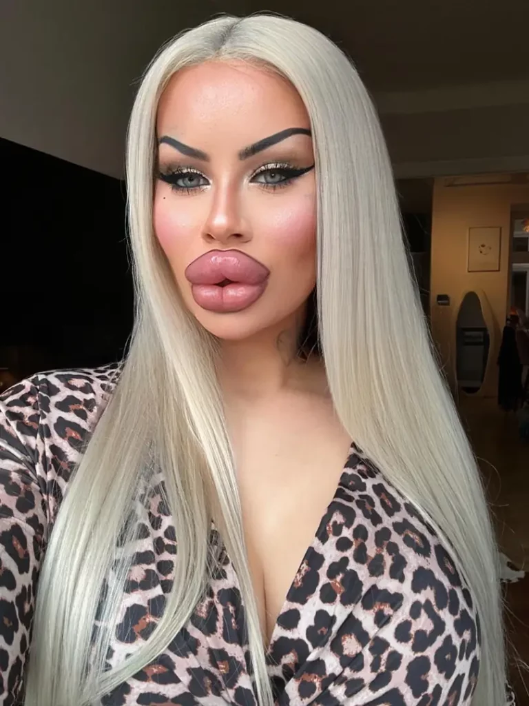 Extreme Blonde Barbie: My Signature Lips, Your Sweetest Sin