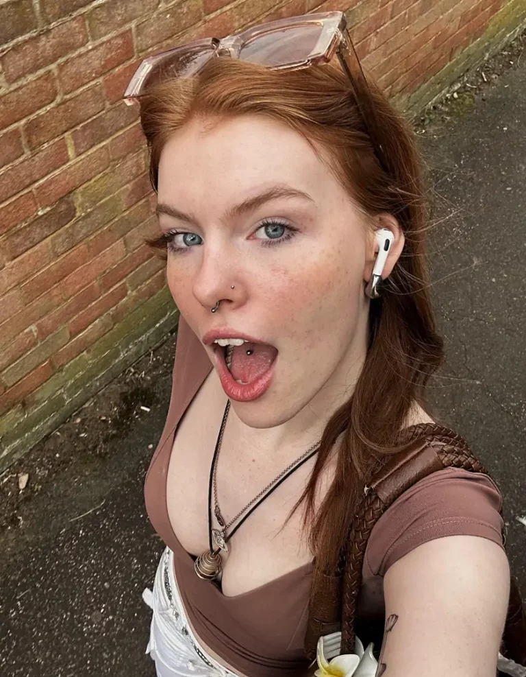 Freckled Face & My Sexy Body: Don't Cover Those Freckles, Let Me Show You What To Do Instead 😉