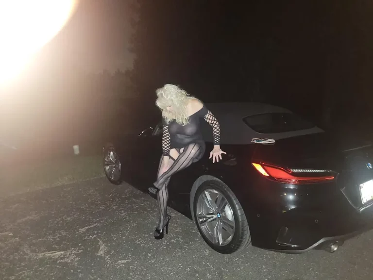 Get in, Daddy. Road head and a great tip await!
