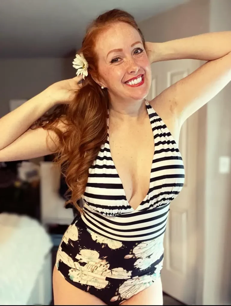 Ginger Babe: Pinup Worthy & Ready for a Taste
