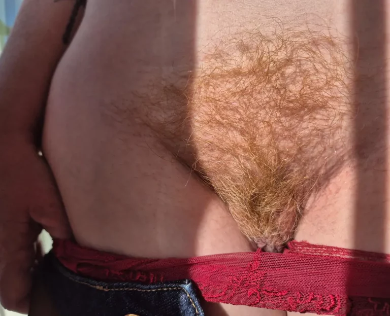 Ginger Bush in the Morning Sun: Delectable & Mouthwatering 👅🥵