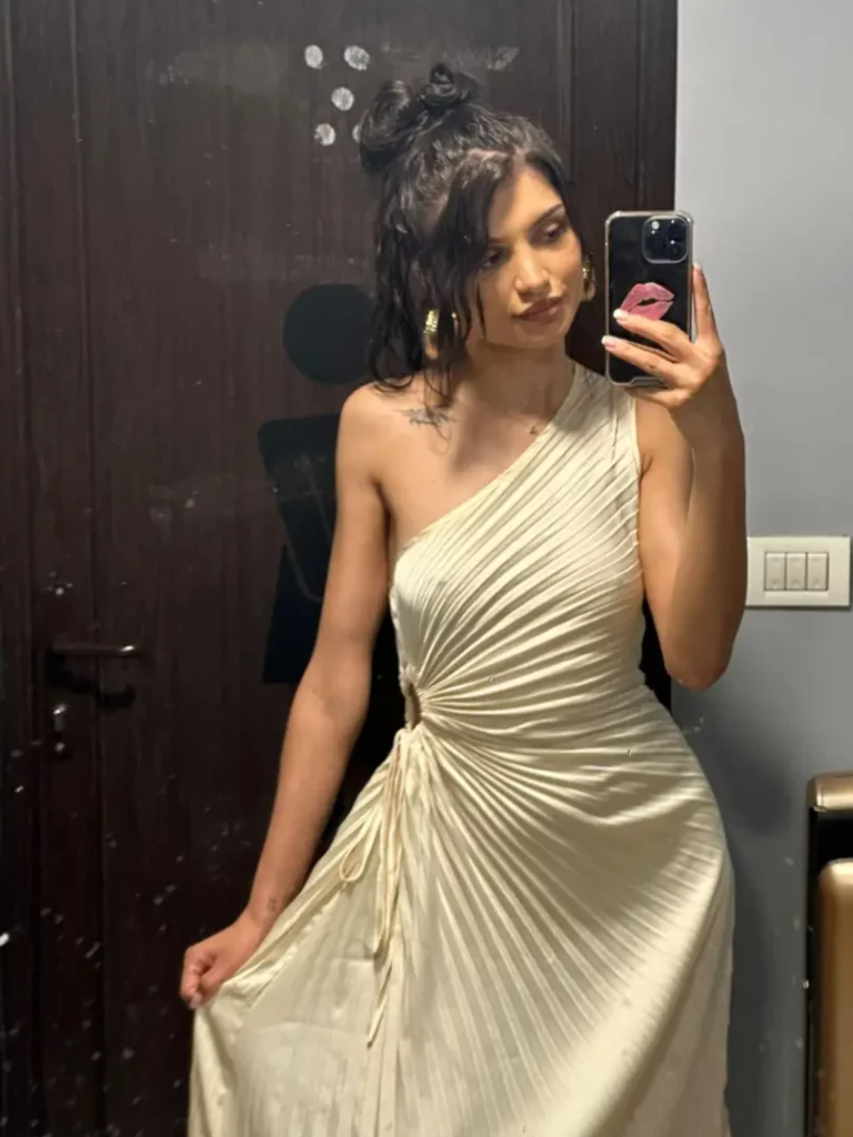 Goddess Alert: That Dress Makes 'Em Drool!