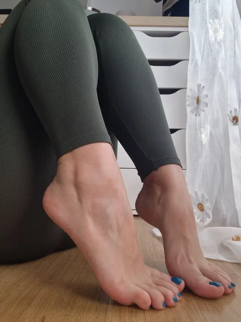 Gorgeous Soles & Toes: One Kiss Per Date, But How Many Licks Can You Earn Tonight?