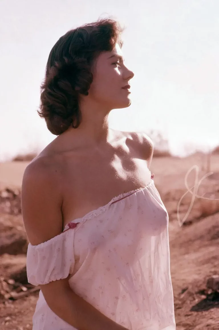 Grandpa's 1960s MILF: Those Lips & That Booty! Come Get Some!