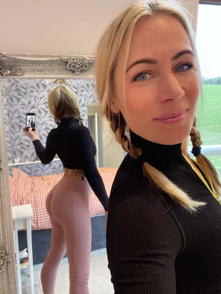 Gym Mom's Perfect Ass in Leggings - You Want This!