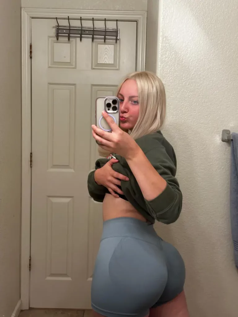 Handfuls & Dimples: That Peach Needs Some Love