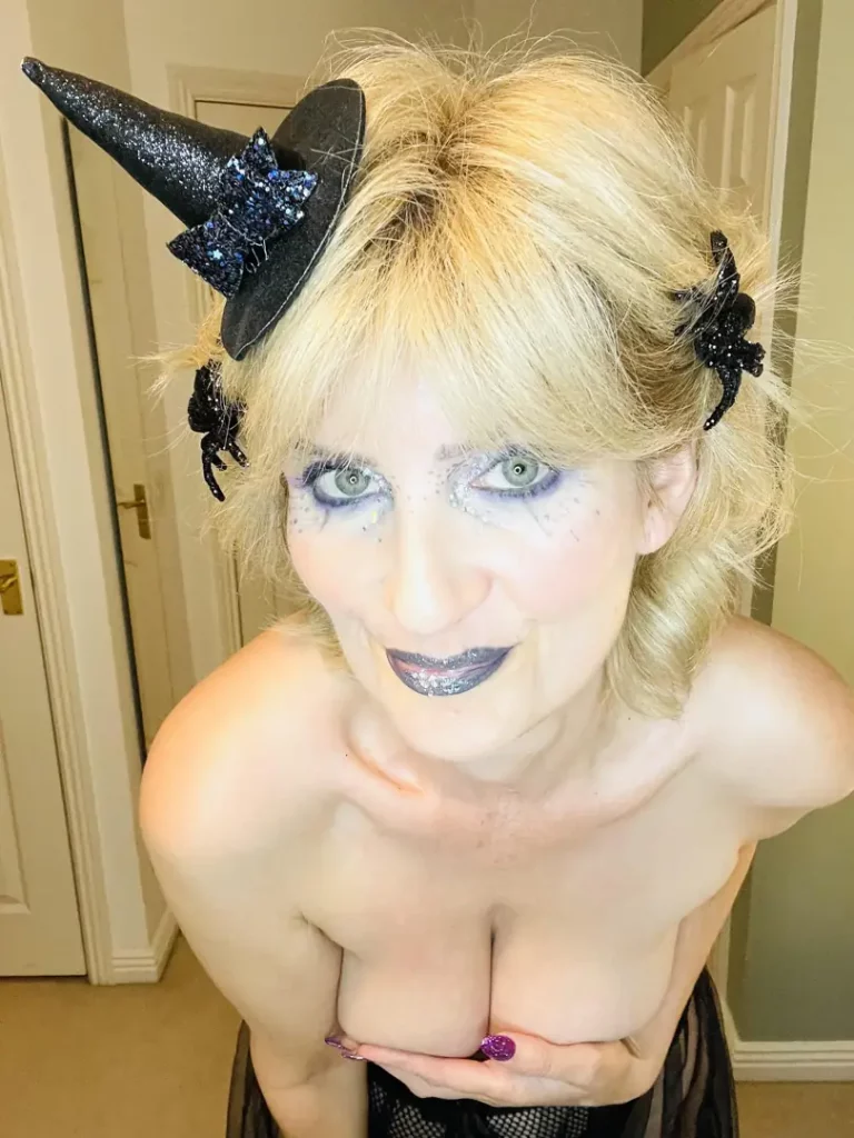 Happy Hell-oween, Sexy! Wanna Sext?