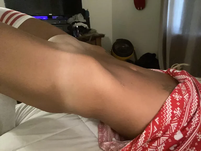 Hip Bones & That Mound, Damn! 👅💦