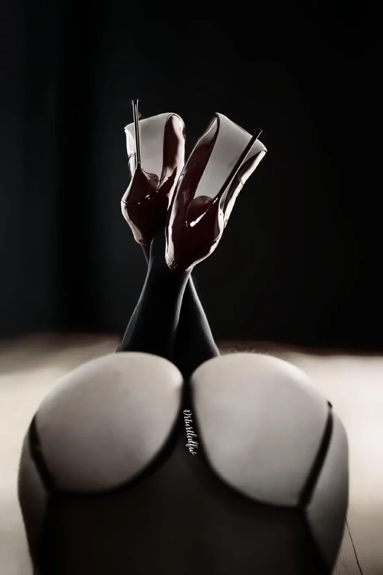 Humpday Heels & That Ass: Get Ready To Worship!
