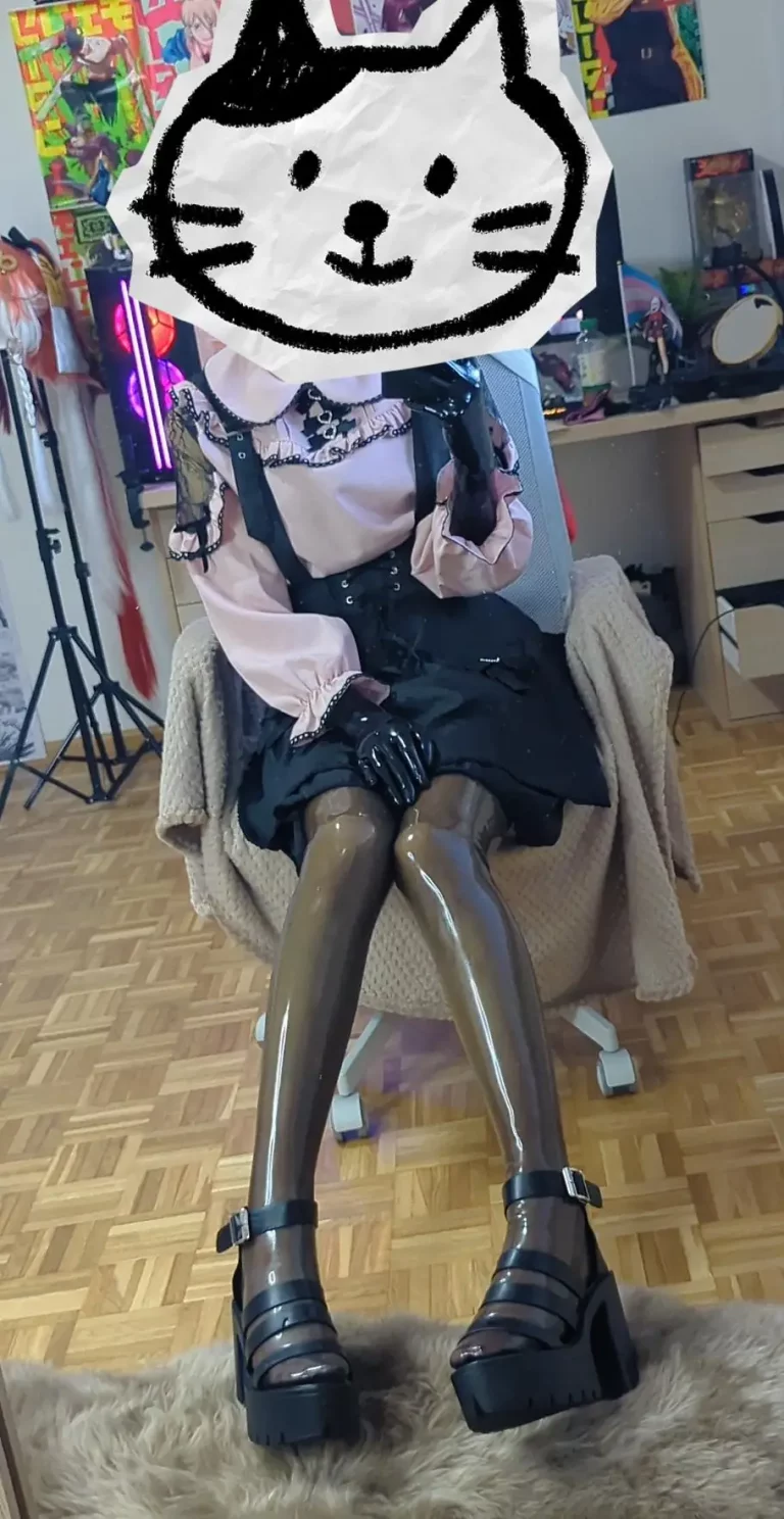 Jirai-Kei Latex: The Perfect Look to Drive You Wild