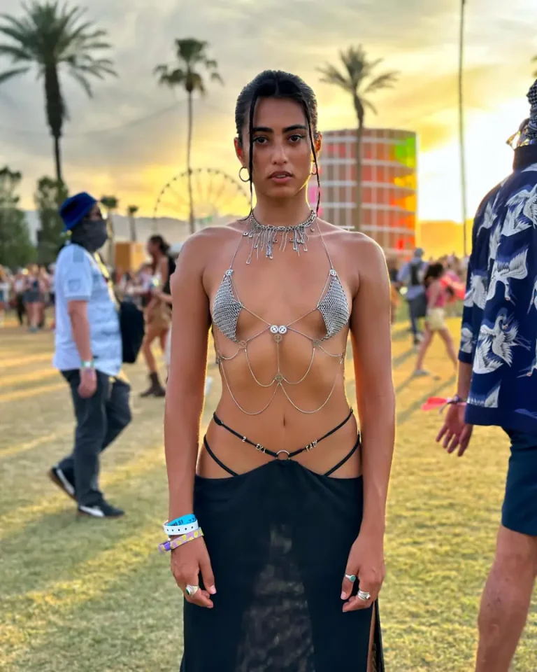Just Enough Underboob and Curves: That Outfit's Got Me Hot!
