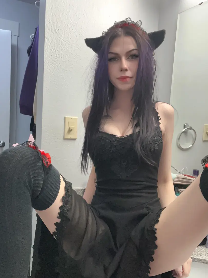 Kitty Curves & Hot Toes: Come Get Your Fill