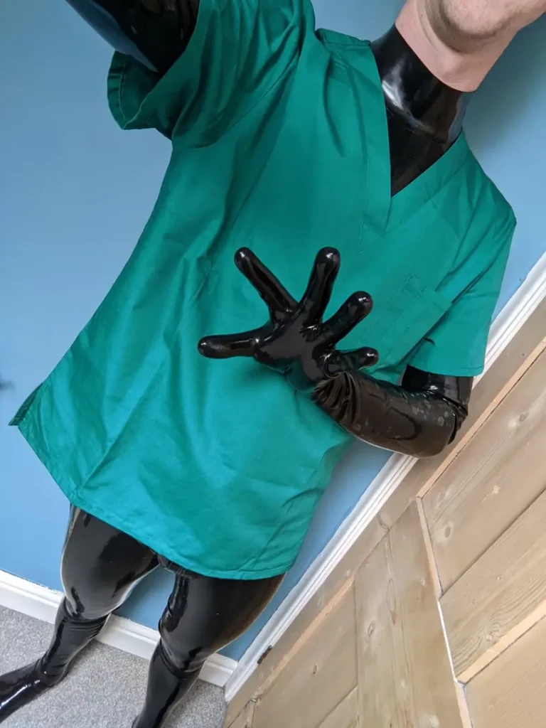 Latex Dreams: That Hood & Those Curves 🔥