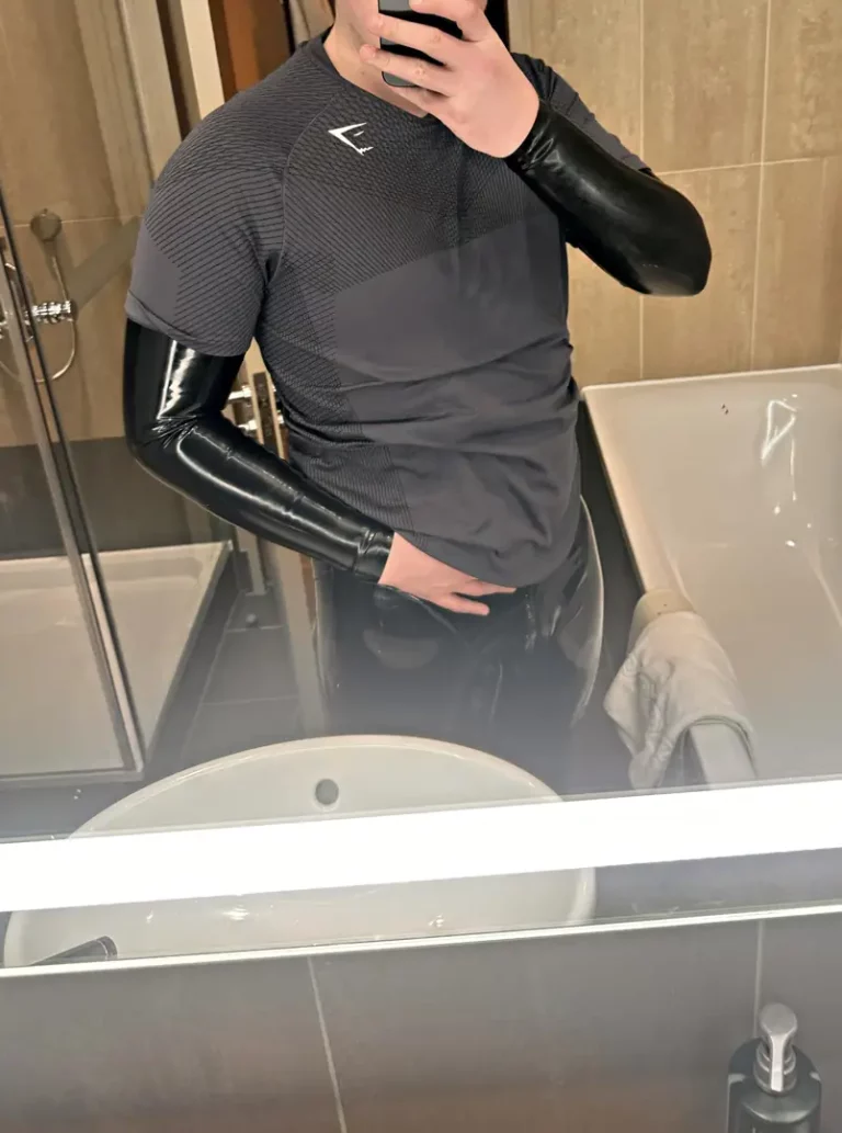 Latex Gym Fit: Do You Like It, Baby? 🖤