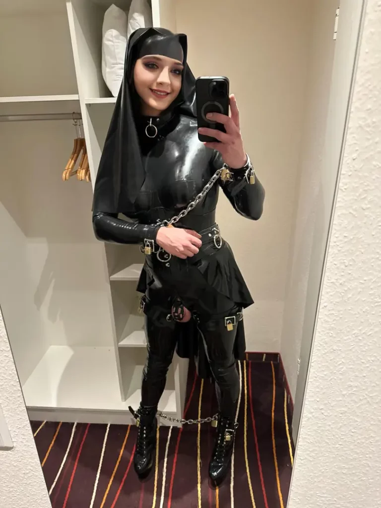 Locked & Latexed: Serving Curves & Captivity 🥵🔐