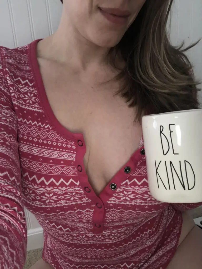 Majestic MILF: Forget the Coffee & Tea, My Lips & Cleavage Are Your Craving