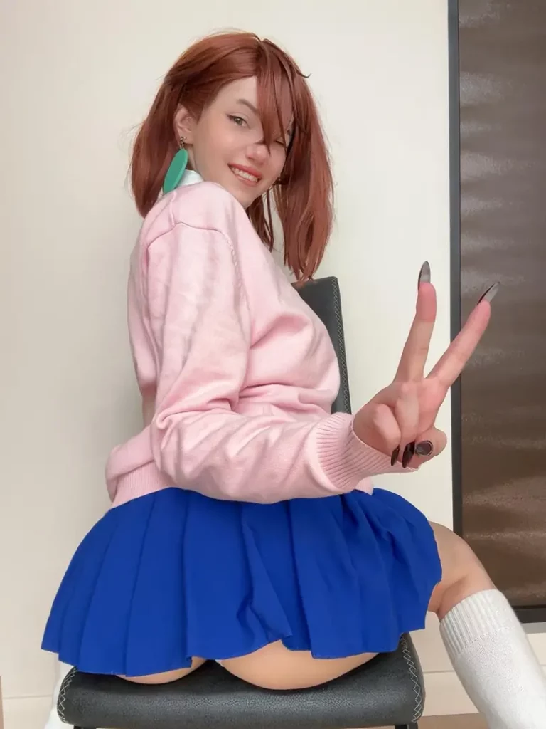Momo Ayase's Sultry Cheeks & Mommy Vibes: Alina Becker's Cosplay Will Make You 😈