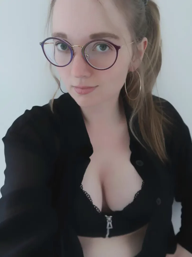 My Braless Look, Sexy Pokies & Cute Tummy: Get Ready to Be Obsessed.