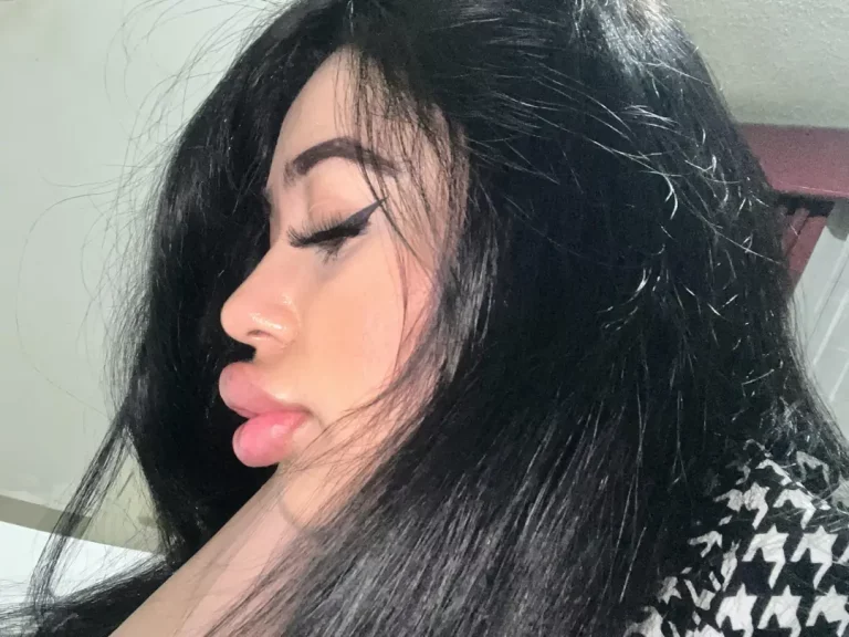 My Mindblowing Pout: Beyond Perfect, So Hot You'll Feel The Seal