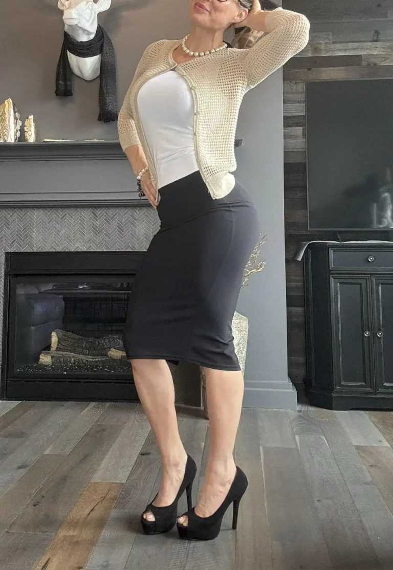 My Pencil Skirt Addiction: This Classy, Sexy Pinup Body Will Leave You Begging