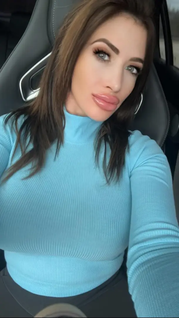 My Pumping Lips Are Getting So Damn Hot & Big – Which One Do You Wanna Kiss for Hours?