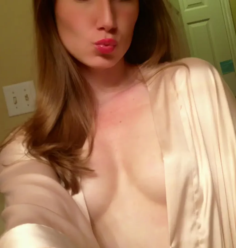 My Sexy Body and Luxurious Eyes: Is This Too Hot For Work?