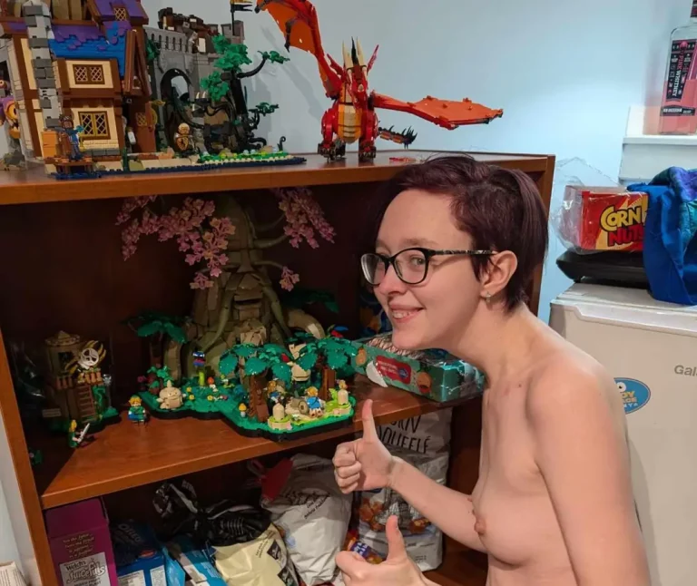 Nerd in Nature: Glasses, Smiles, and a Wet Pussy 🤤🔥