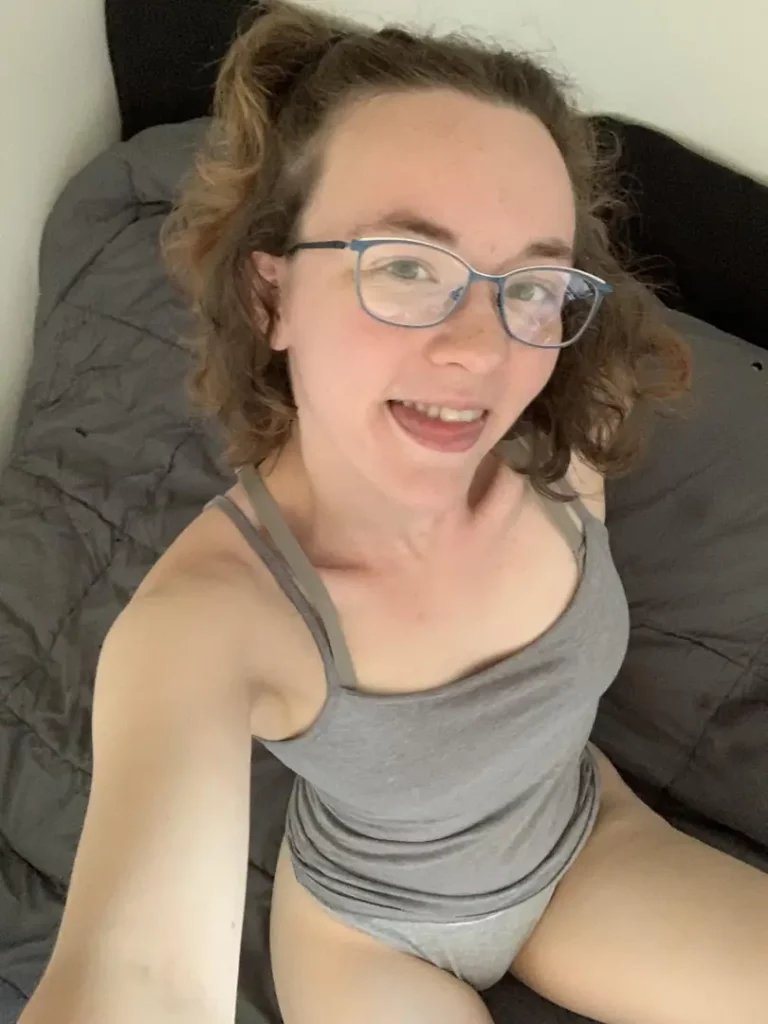 Nerdy Cutie with a Beautiful Smile and Stunning Curves Wants You!