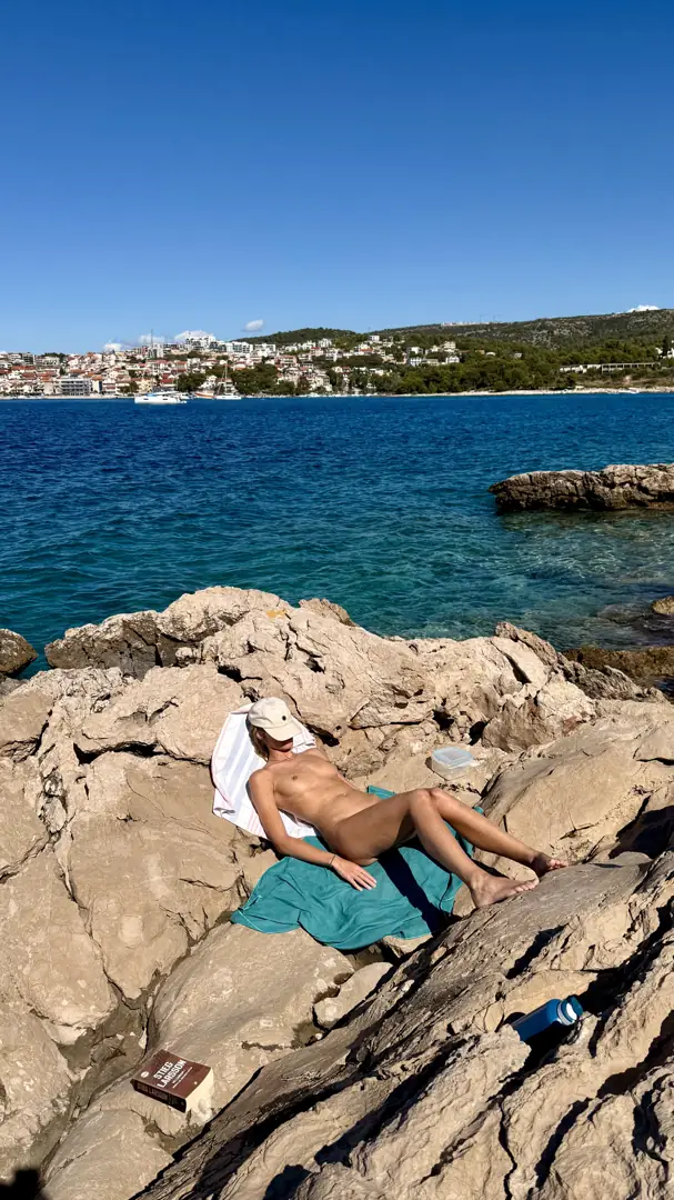 Nude Beach Antics: Spreading Wide & Playing with My Pussy for Hubby!