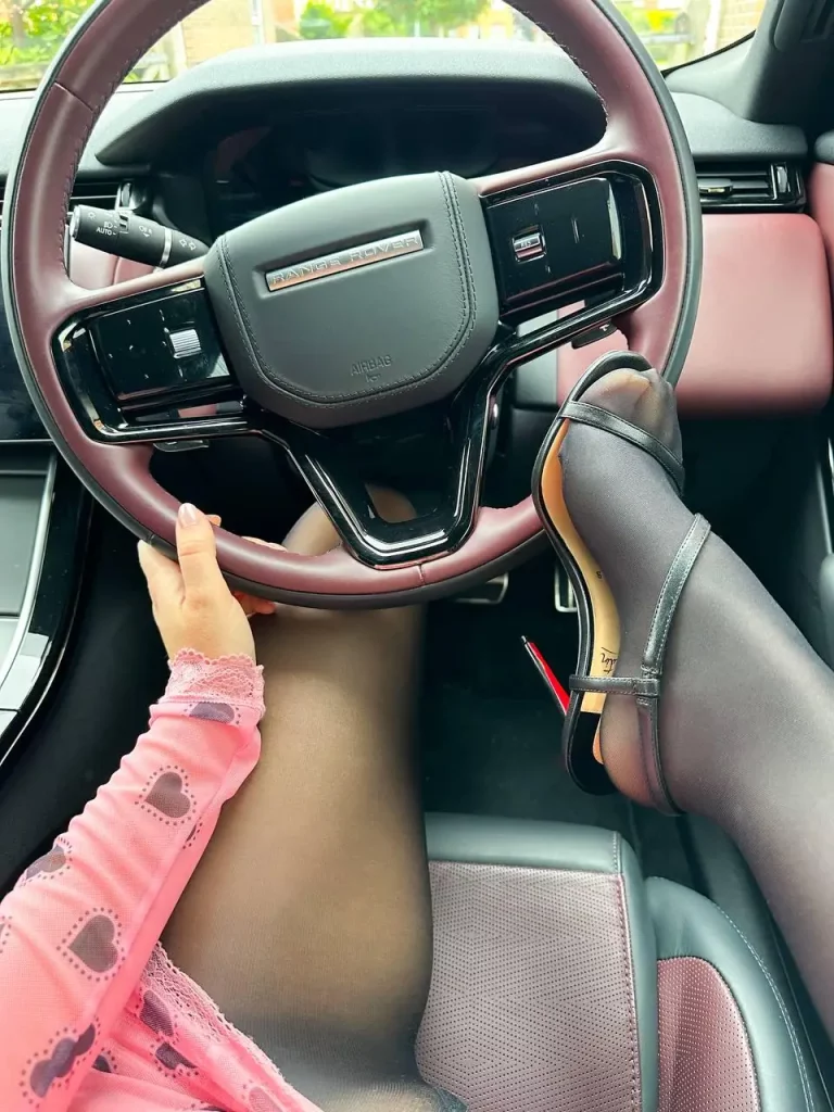 Office View After: Legs, Nylons, and a Whole Lotta π₯