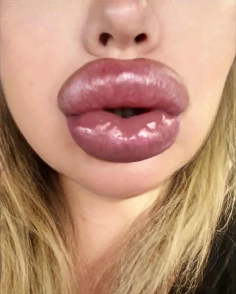 Perfect Lips Ready to Suck