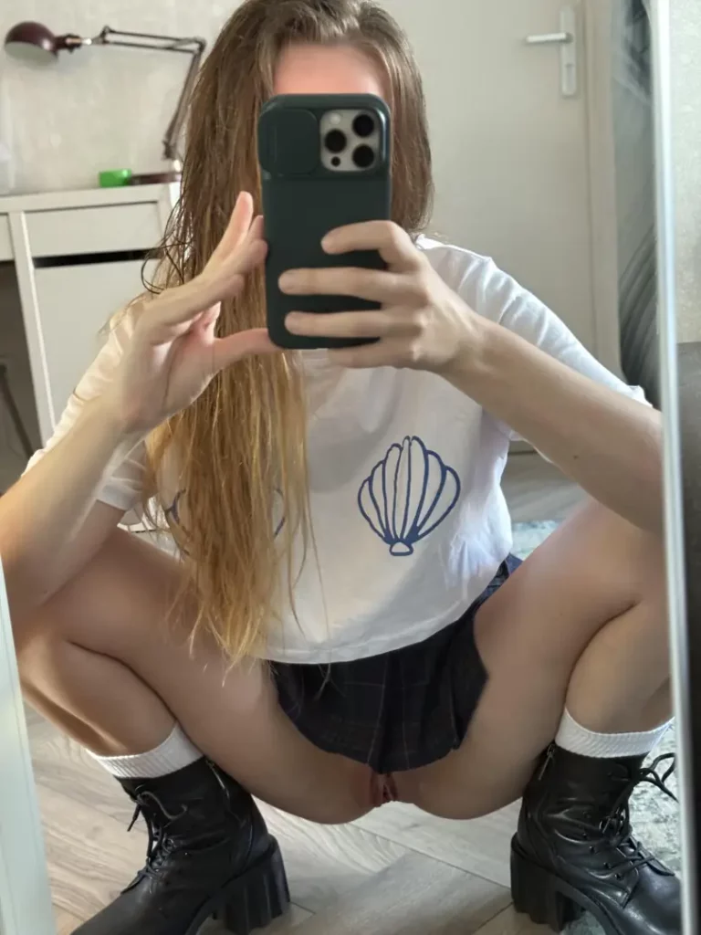Perfect Outfit? Come See! 👅😘