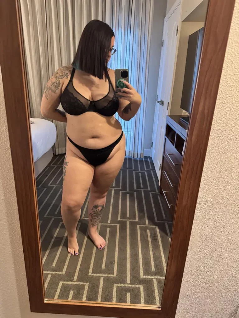 Pink Bush, Lace, & Belly Rubs: Which Panties Make You Worship? 🤤