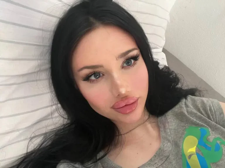 Plump Pillows & Kissable Curves: Are My Lips F*ckable?