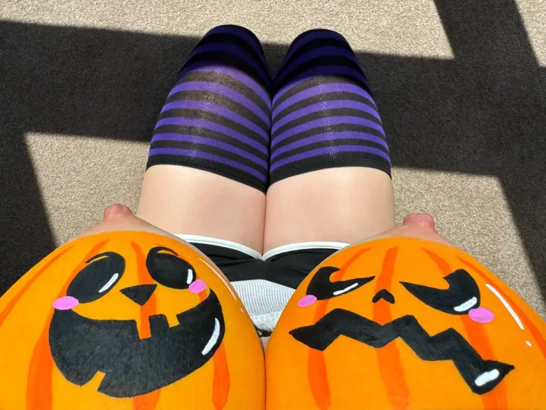 Pumpkin Spice Titties & Halloween Treats! 🔥😍